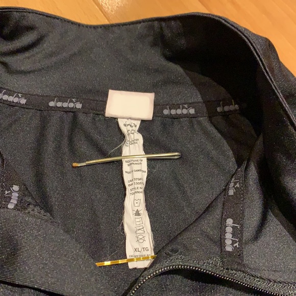 VEUC Diadora Black Zip up Warmup Girls’ Go to Track Jacket - size Youth XL - Picture 8 of 13